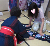 浴衣の着付けとまとめ髪の講習会風景3